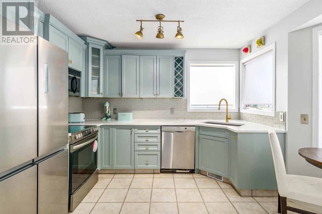 3678 Sierra Morena Road, Calgary, Alberta  T3H 3A6 - Photo 14 - A2217976