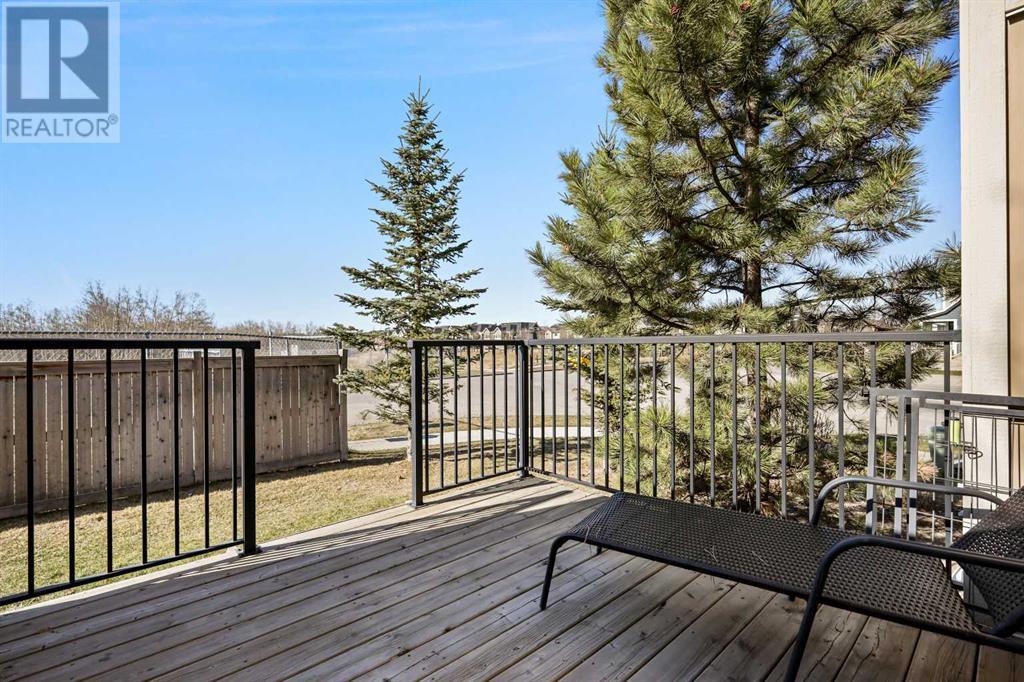 Property at 95 West Coach Manor SW image 3