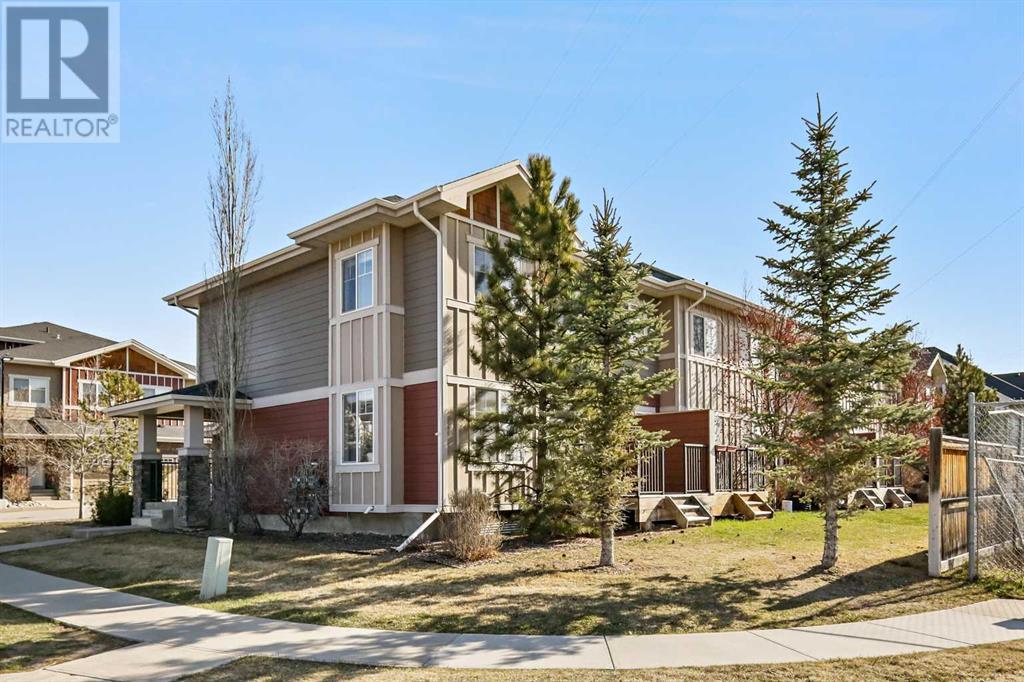 Property at 95 West Coach Manor SW image 4