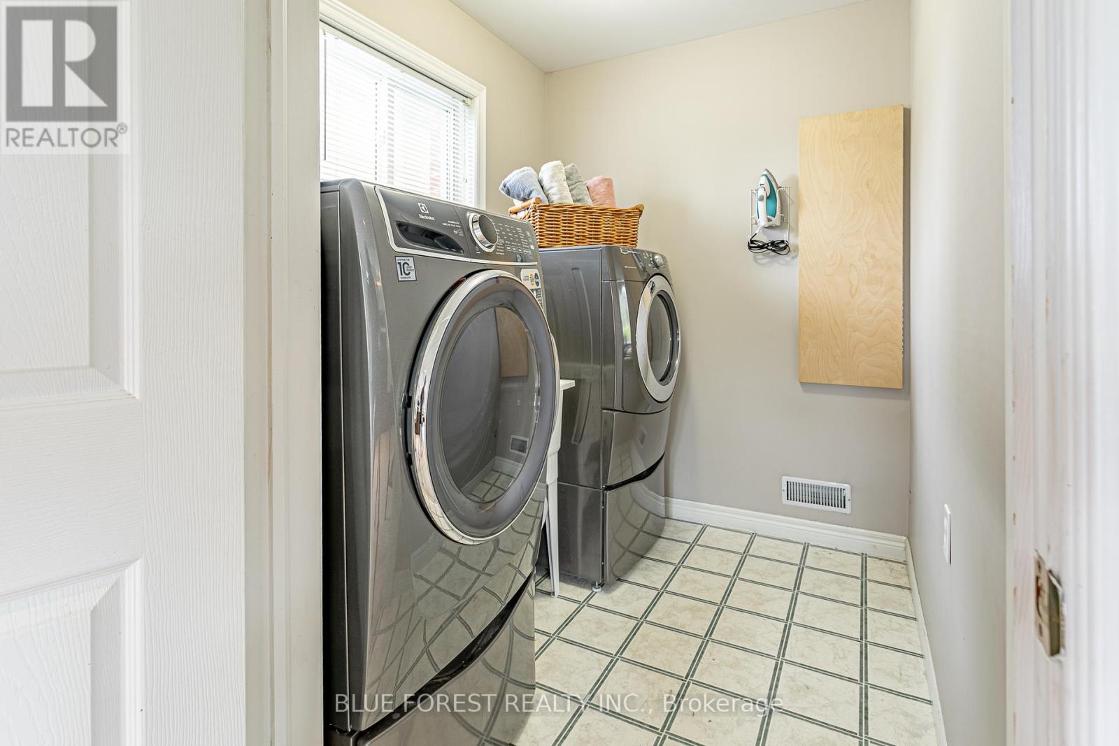 49 Parkview Drive, Thames Centre, Ontario  N0L 1G2 - Photo 19 - X12149662