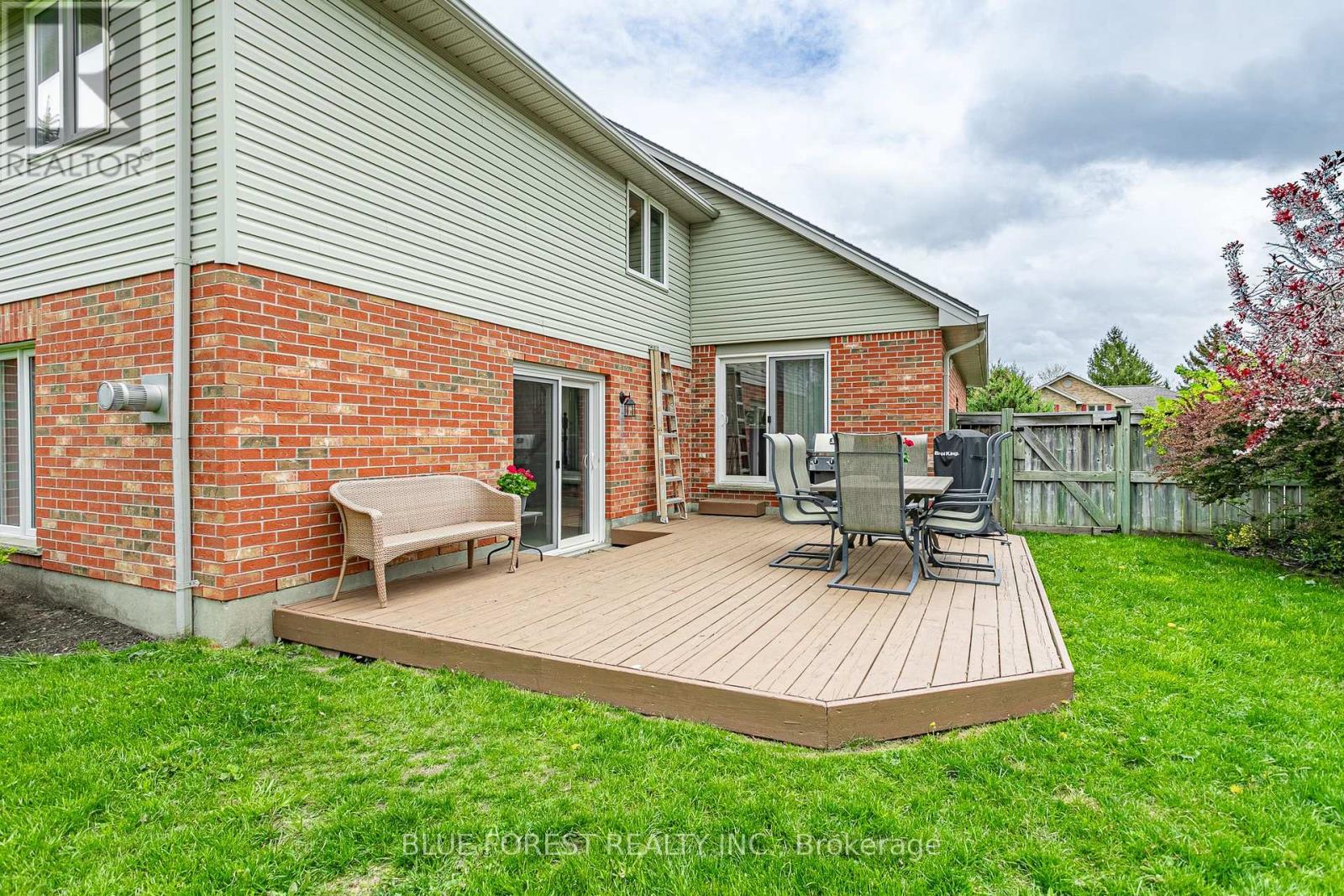 49 Parkview Drive, Thames Centre, Ontario  N0L 1G2 - Photo 27 - X12149662