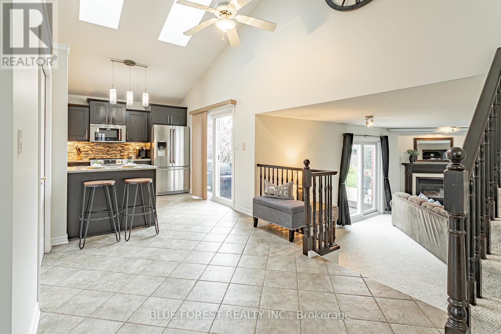49 Parkview Drive, Thames Centre, Ontario  N0L 1G2 - Photo 5 - X12149662
