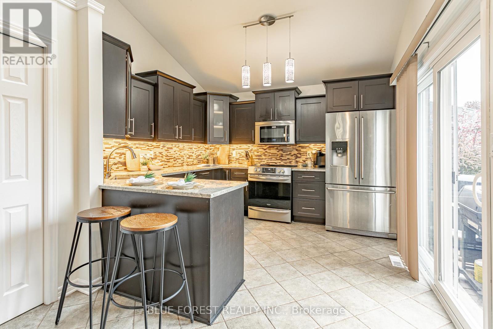 49 Parkview Drive, Thames Centre, Ontario  N0L 1G2 - Photo 6 - X12149662