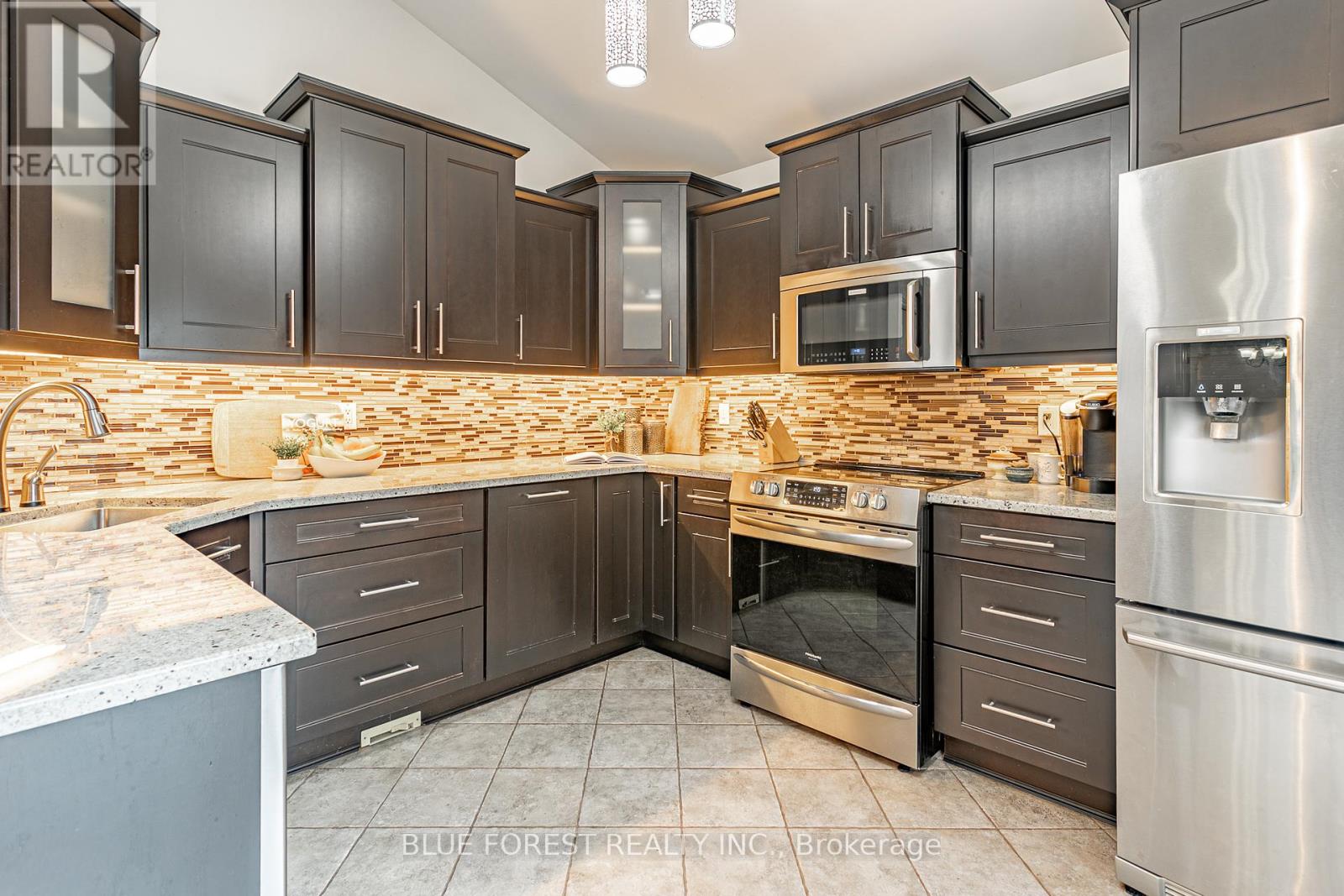 49 Parkview Drive, Thames Centre, Ontario  N0L 1G2 - Photo 7 - X12149662