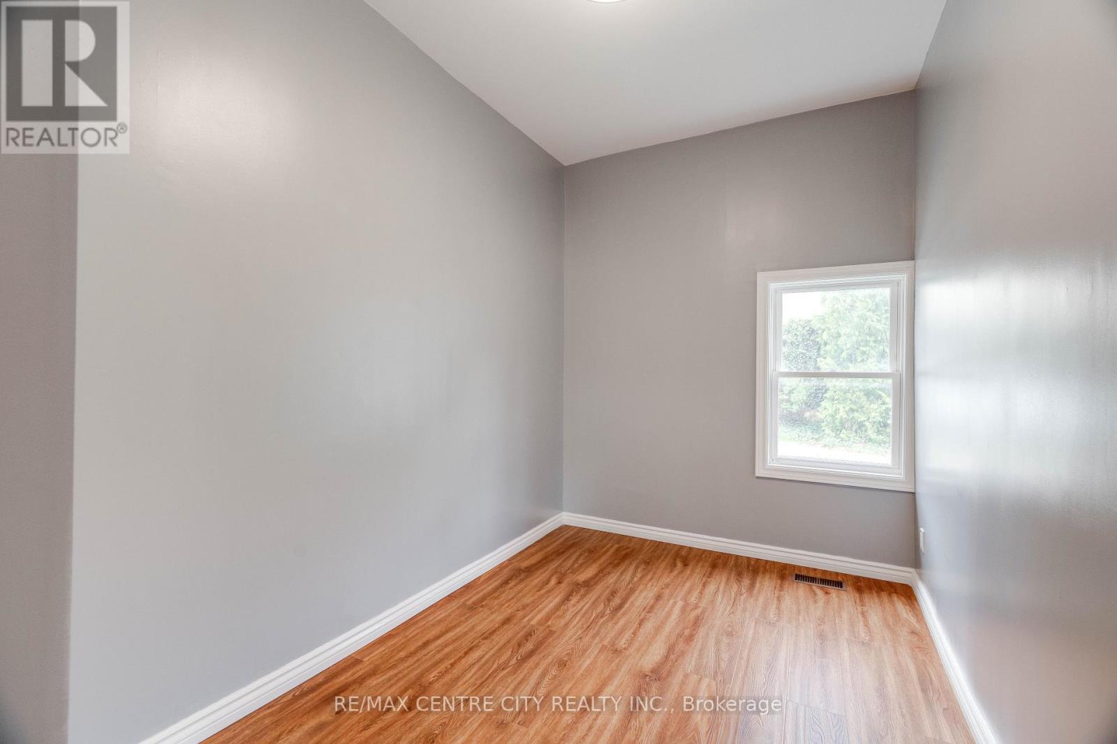 70 Scott Street W, Strathroy-Caradoc, Ontario  N7G 1J4 - Photo 10 - X12149720