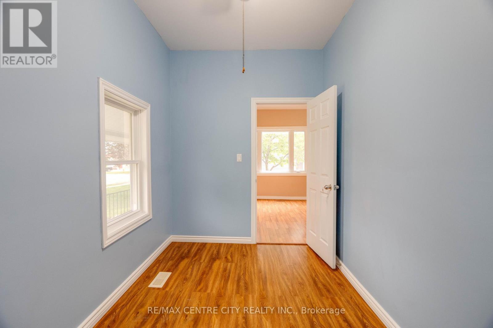 70 Scott Street W, Strathroy-Caradoc, Ontario  N7G 1J4 - Photo 12 - X12149720