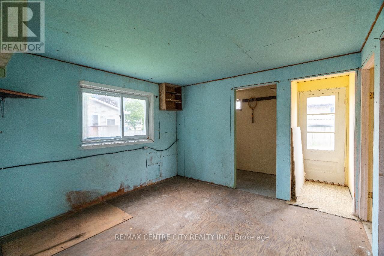 70 Scott Street W, Strathroy-Caradoc, Ontario  N7G 1J4 - Photo 23 - X12149720