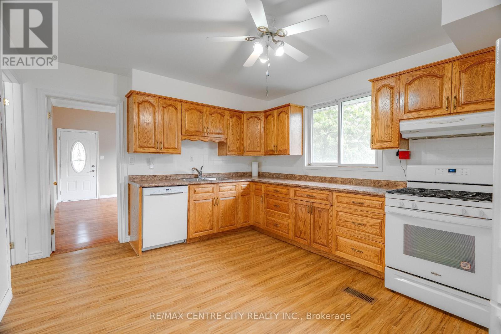 70 Scott Street W, Strathroy-Caradoc, Ontario  N7G 1J4 - Photo 4 - X12149720