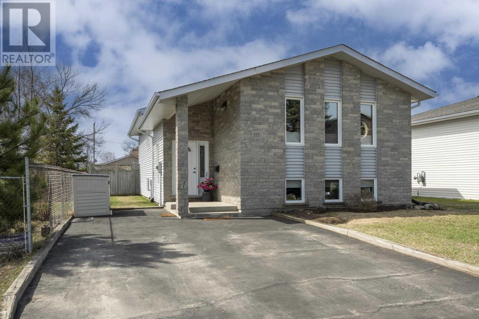 377 Adams ST, Thunder Bay, Ontario
