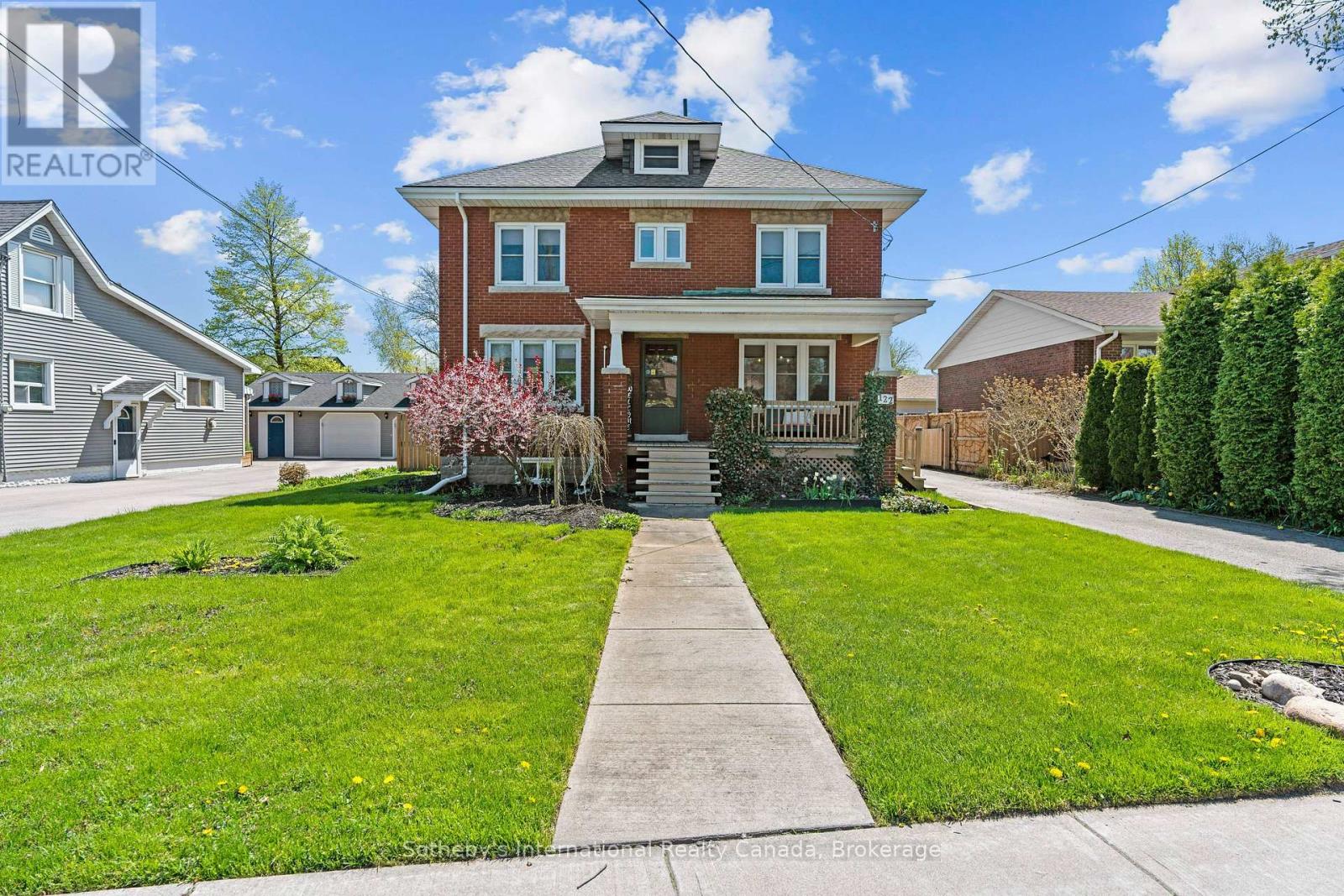 122 Lake Avenue Drive, Hamilton, Ontario  L8G 3N4 - Photo 1 - X12149679