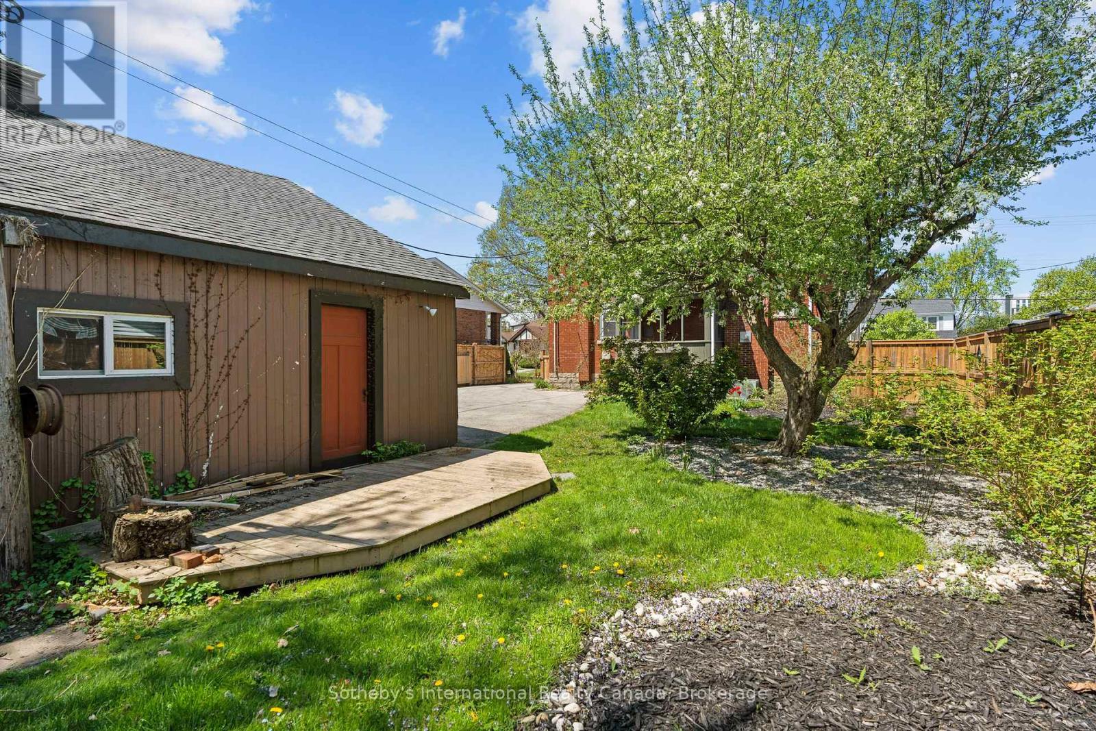 122 Lake Avenue Drive, Hamilton, Ontario  L8G 3N4 - Photo 41 - X12149679