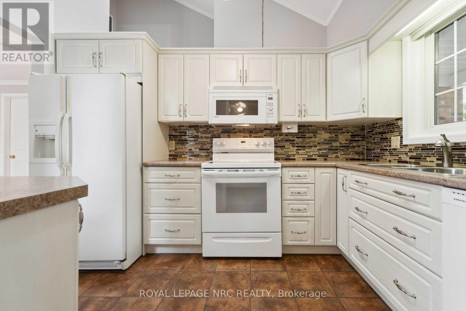 4095 Plum Tree Court, Lincoln, Ontario  L0R 2C0 - Photo 13 - X12149658