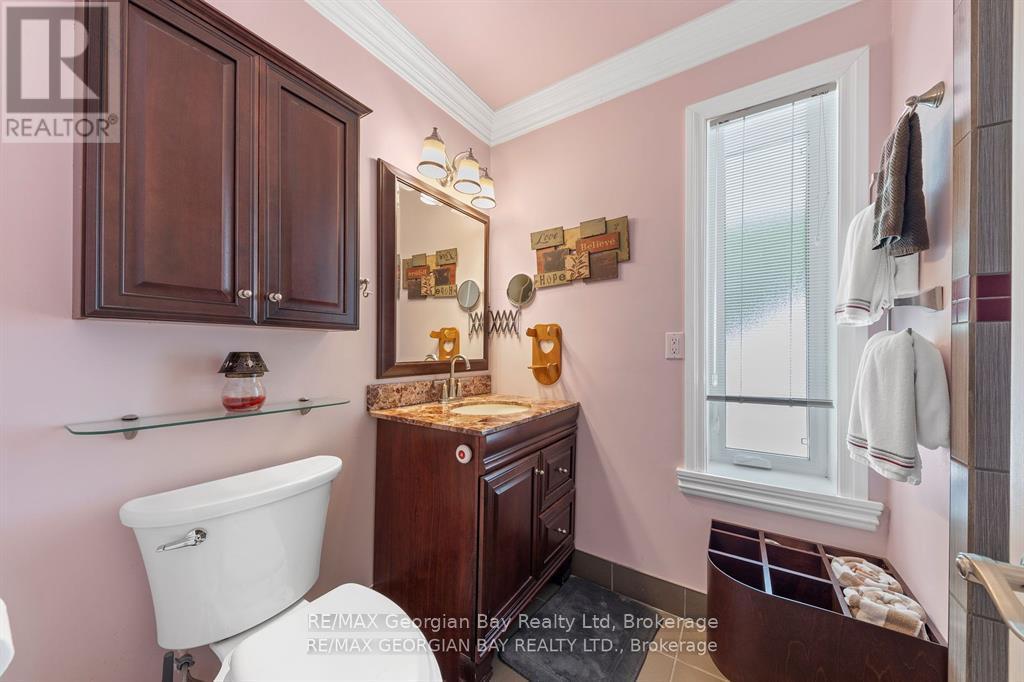 405 Champlain Road, Penetanguishene, Ontario  L9M 1S3 - Photo 14 - S12149689