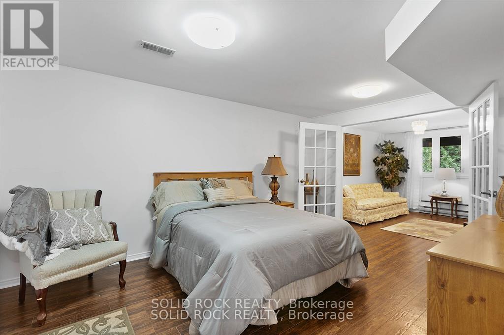 5723 Kemplane Court, Ottawa, Ontario  K1W 1B8 - Photo 7 - X12149660