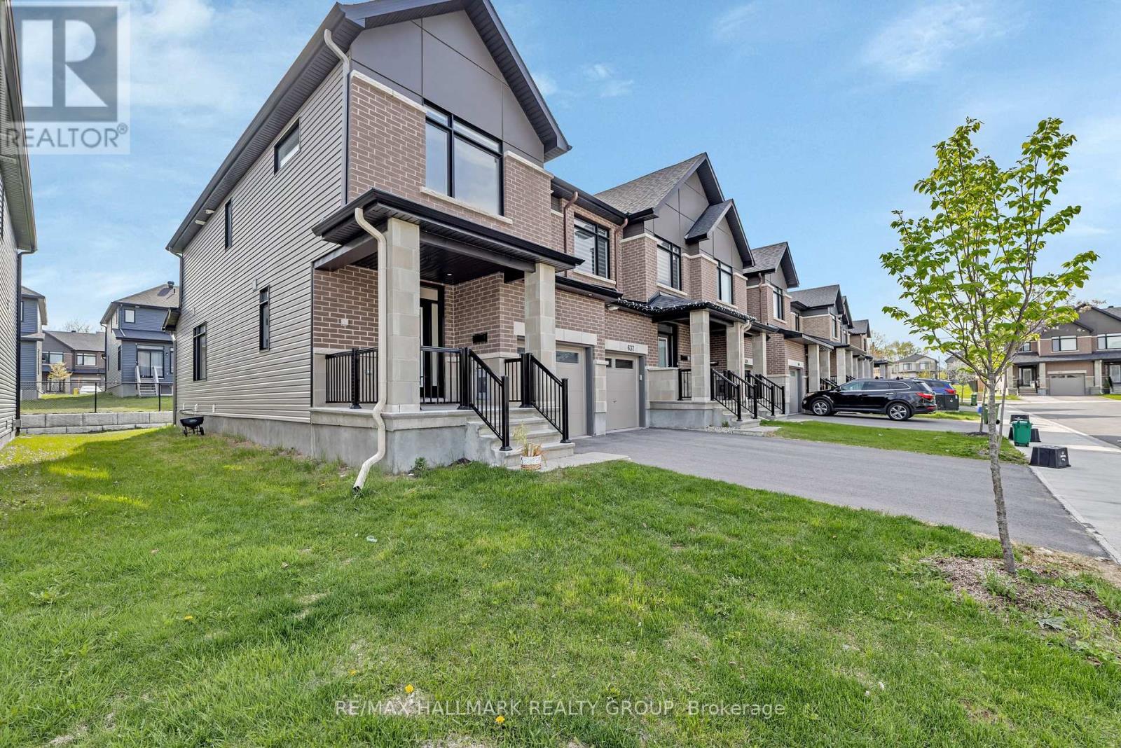 635 Rathburn Lane, Ottawa, Ontario  K1T 0V9 - Photo 2 - X12149690