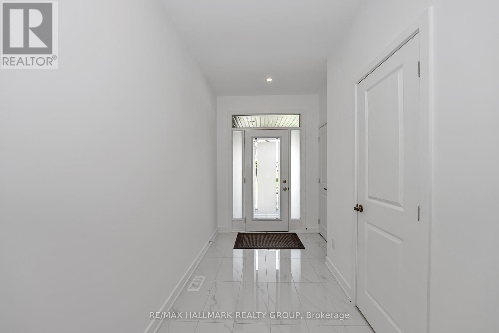 635 Rathburn Lane, Ottawa, Ontario  K1T 0V9 - Photo 5 - X12149690