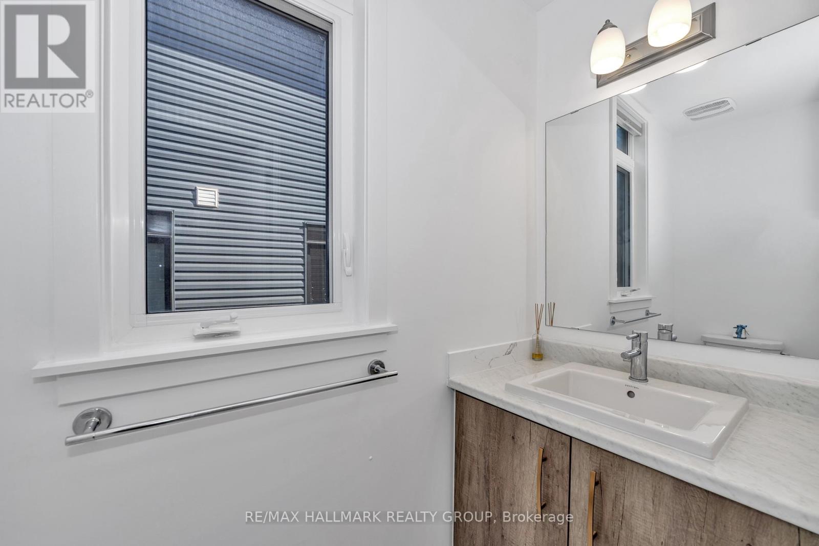 635 Rathburn Lane, Ottawa, Ontario  K1T 0V9 - Photo 6 - X12149690