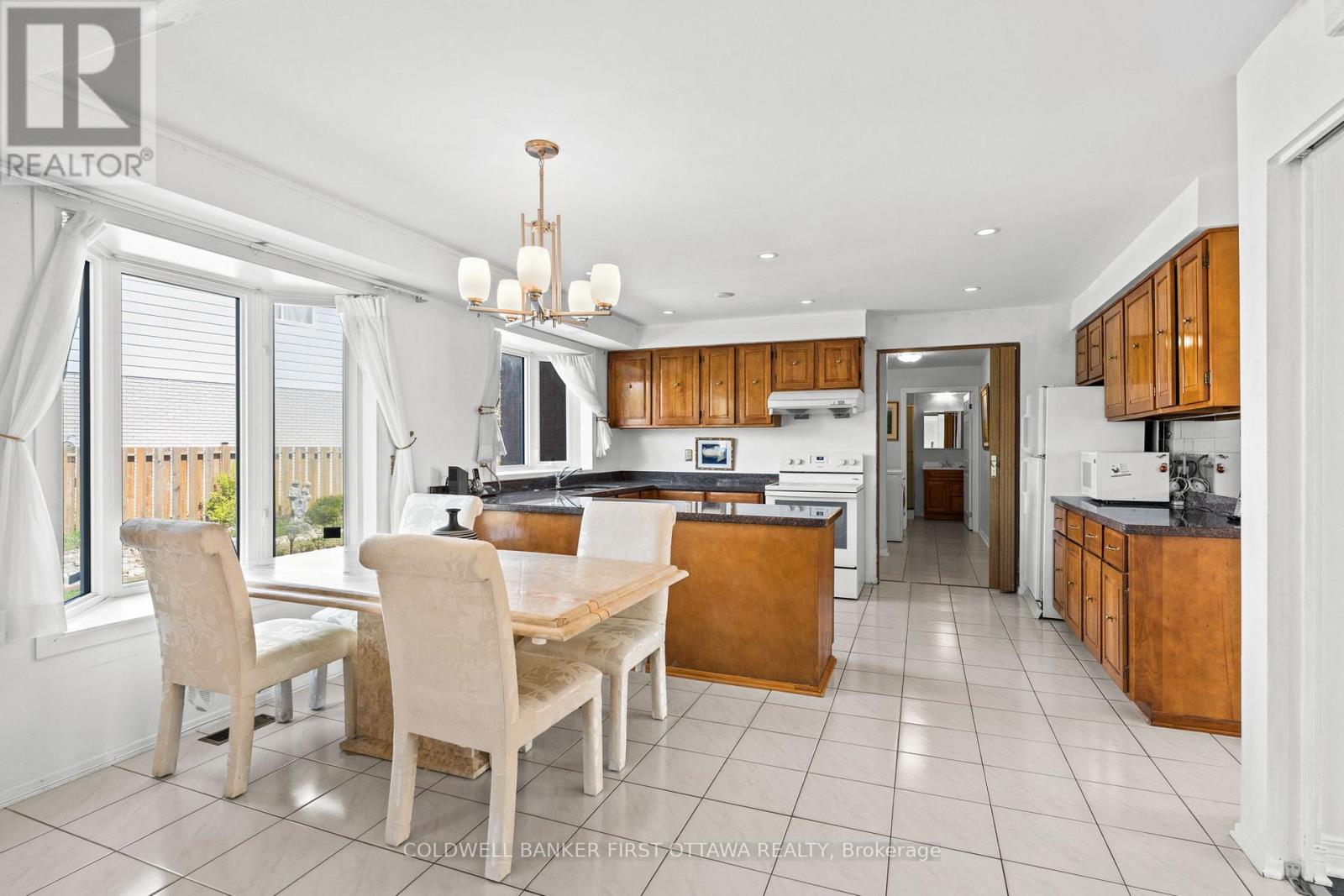 16 Denewood Crescent, Ottawa, Ontario  K2E 7G5 - Photo 15 - X12149724