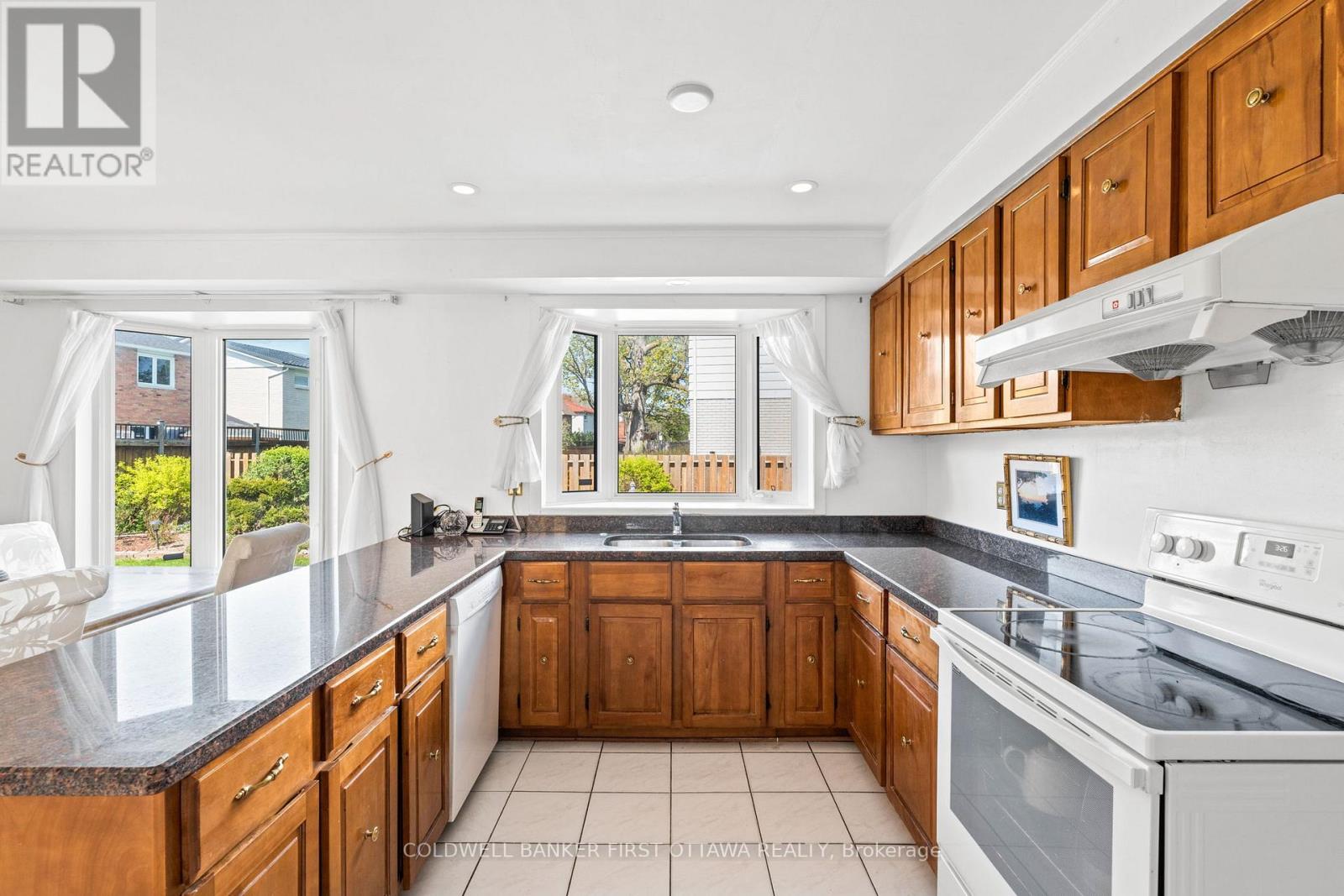 16 Denewood Crescent, Ottawa, Ontario  K2E 7G5 - Photo 17 - X12149724
