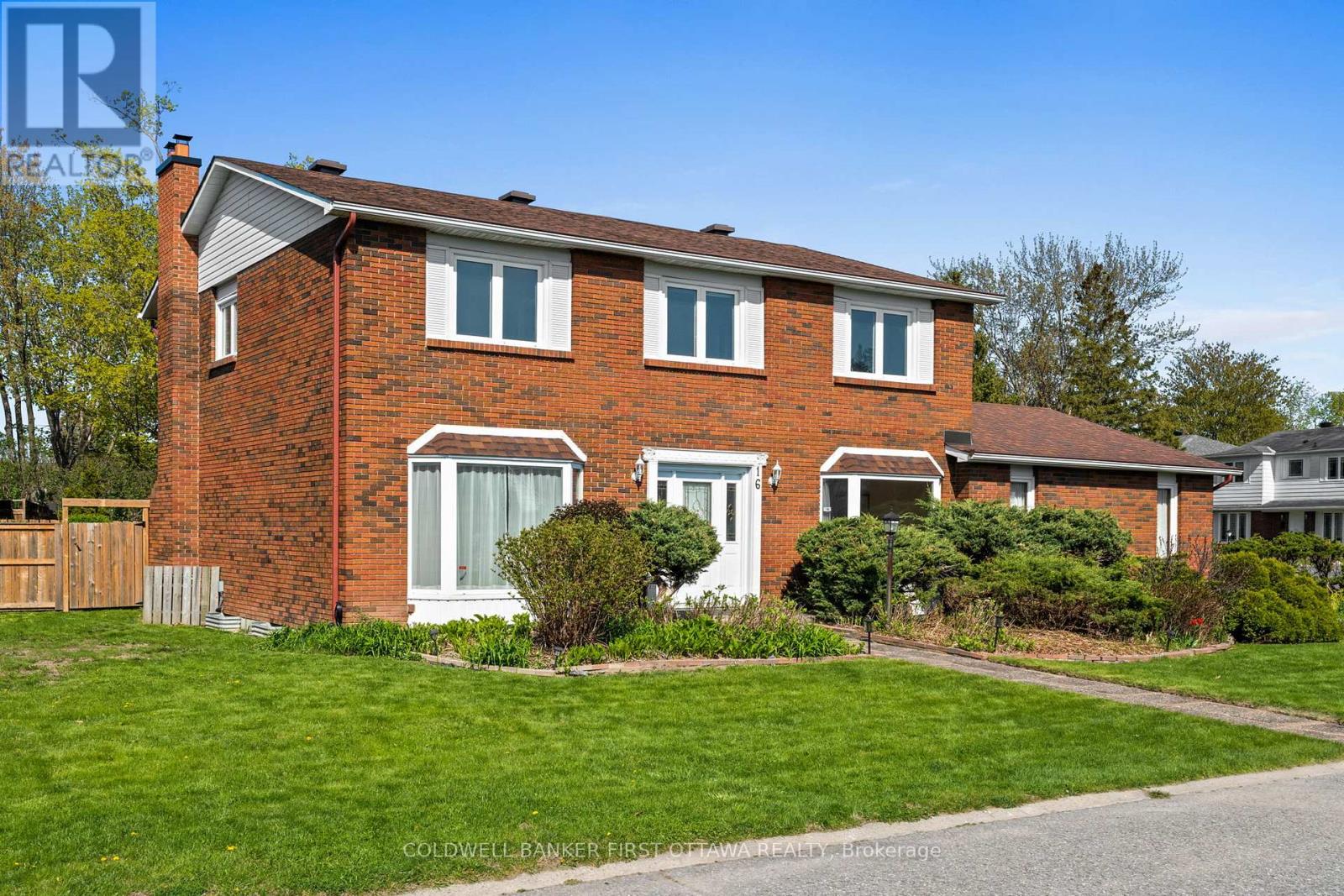 16 Denewood Crescent, Ottawa, Ontario  K2E 7G5 - Photo 2 - X12149724