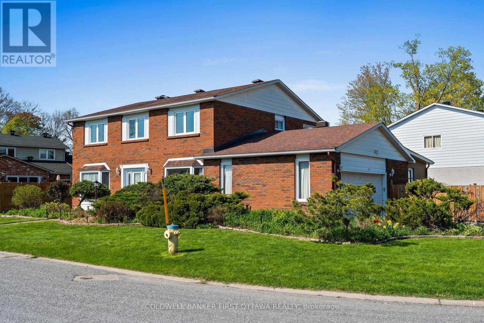 16 Denewood Crescent, Ottawa, Ontario  K2E 7G5 - Photo 3 - X12149724