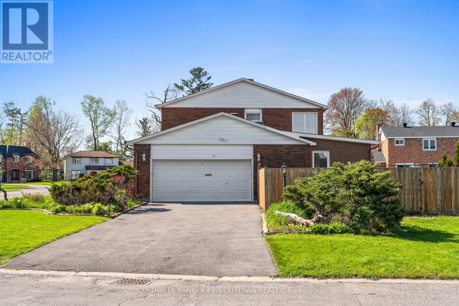 16 Denewood Crescent, Ottawa, Ontario  K2E 7G5 - Photo 4 - X12149724
