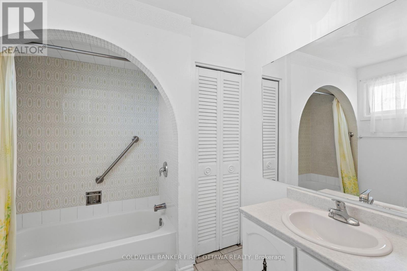16 Denewood Crescent, Ottawa, Ontario  K2E 7G5 - Photo 40 - X12149724