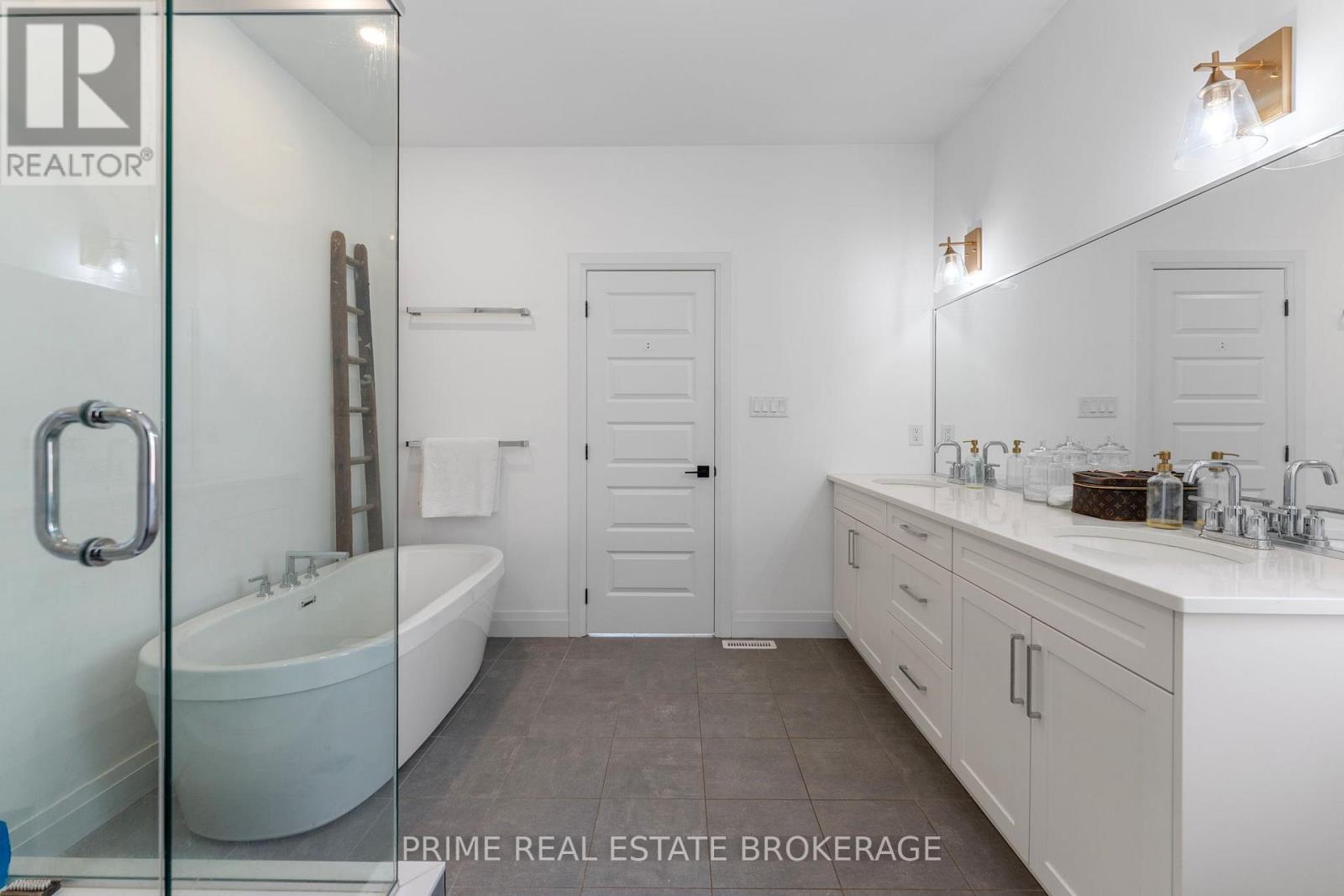 156 Ridge Street, Strathroy-Caradoc, Ontario  N7G 0G9 - Photo 11 - X12054515
