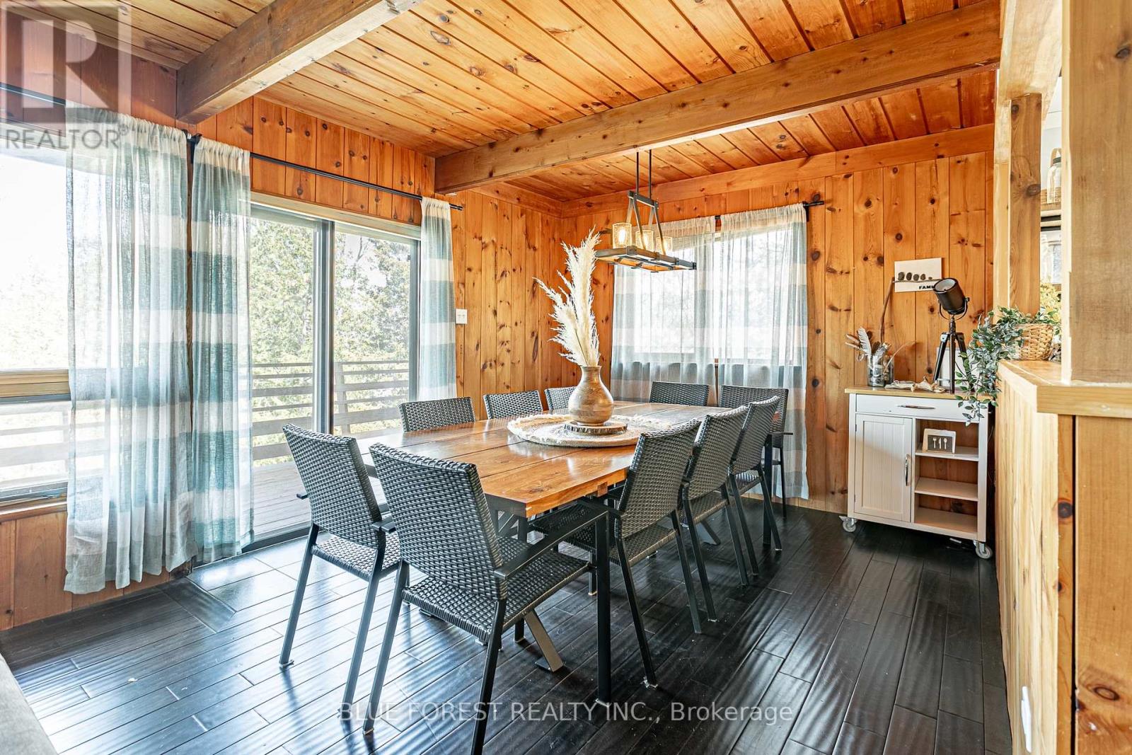 5437 Lake Valley Grove Road, Lambton Shores, Ontario  N0N 1J7 - Photo 10 - X12124972