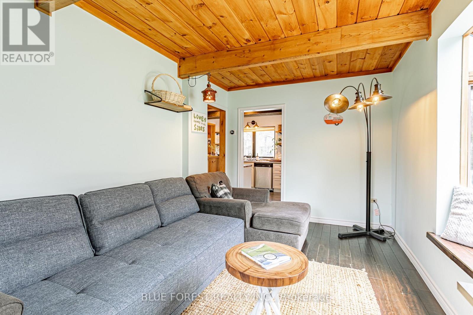 5437 Lake Valley Grove Road, Lambton Shores, Ontario  N0N 1J7 - Photo 12 - X12124972