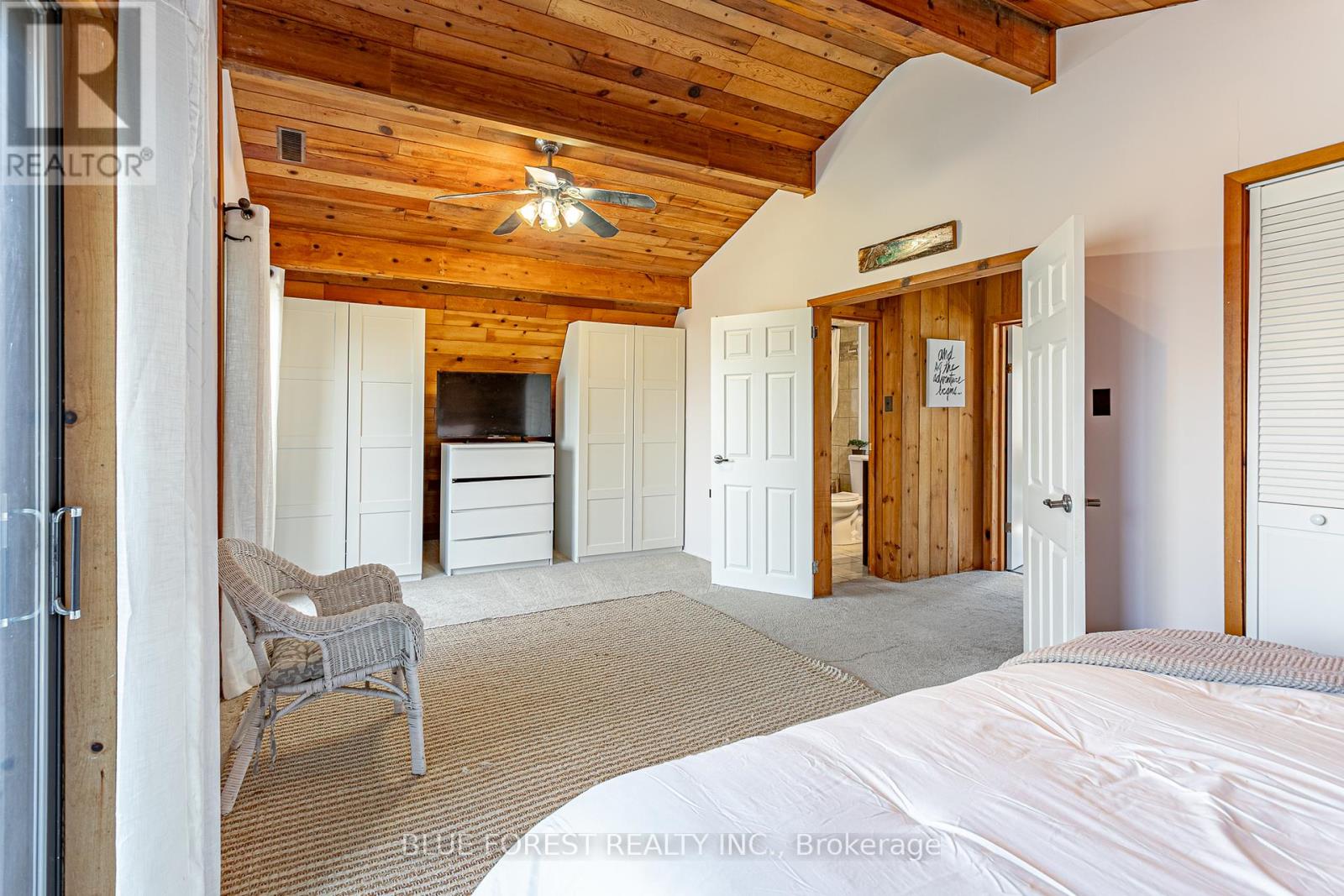5437 Lake Valley Grove Road, Lambton Shores, Ontario  N0N 1J7 - Photo 19 - X12124972