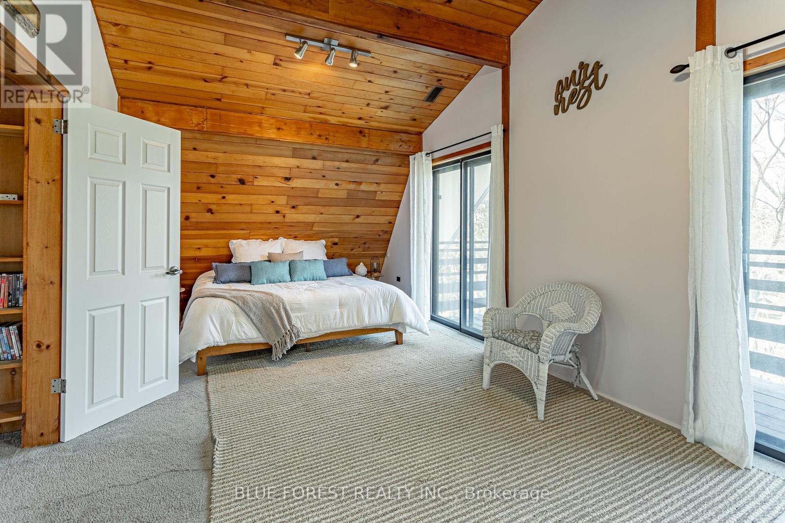 5437 Lake Valley Grove Road, Lambton Shores, Ontario  N0N 1J7 - Photo 17 - X12124972