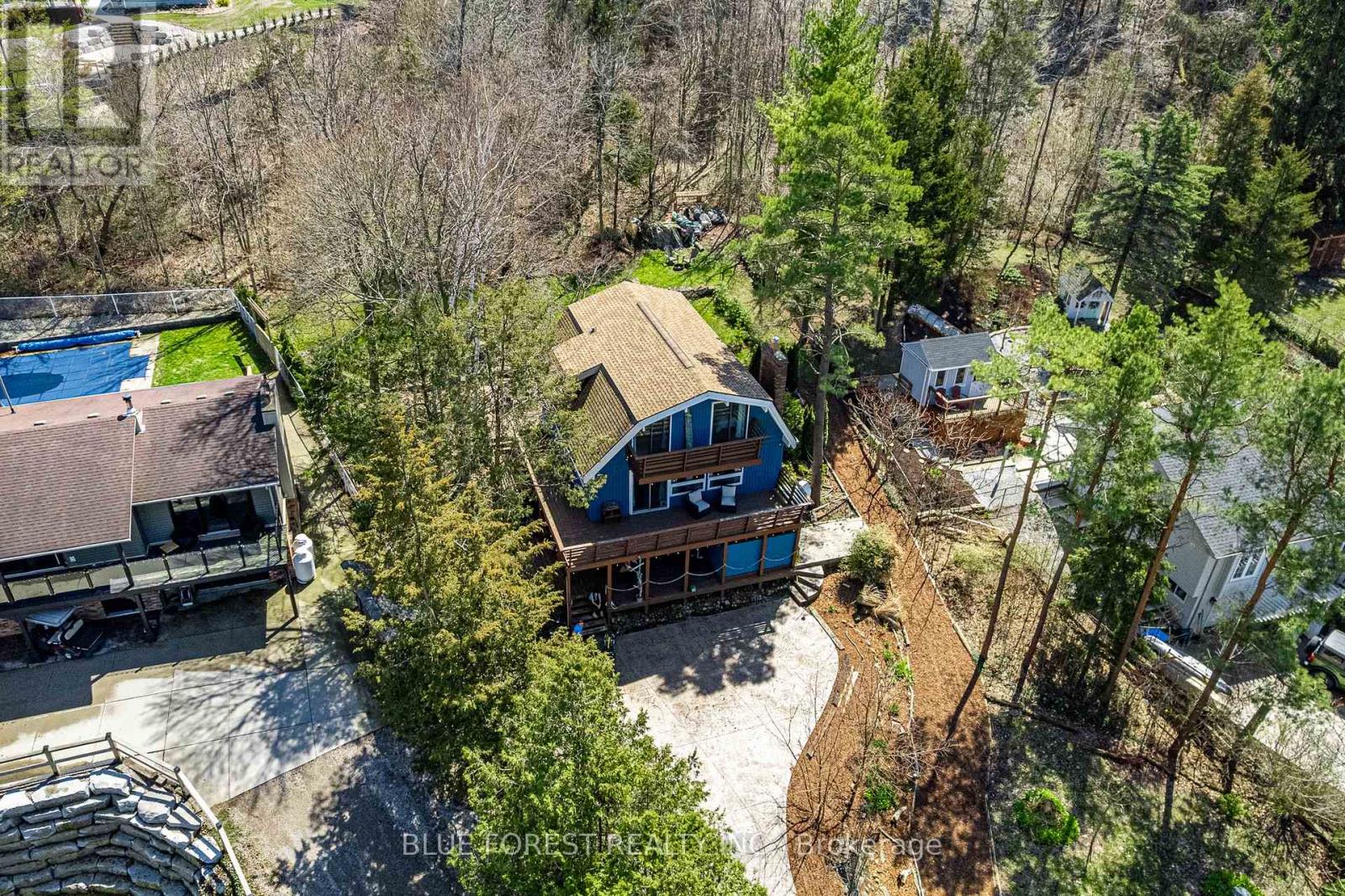 5437 Lake Valley Grove Road, Lambton Shores, Ontario  N0N 1J7 - Photo 39 - X12124972