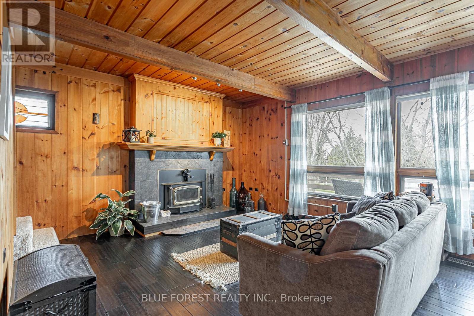5437 Lake Valley Grove Road, Lambton Shores, Ontario  N0N 1J7 - Photo 6 - X12124972