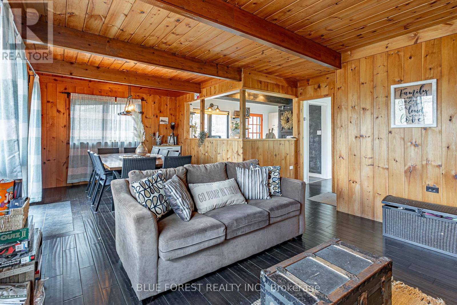 5437 Lake Valley Grove Road, Lambton Shores, Ontario  N0N 1J7 - Photo 8 - X12124972
