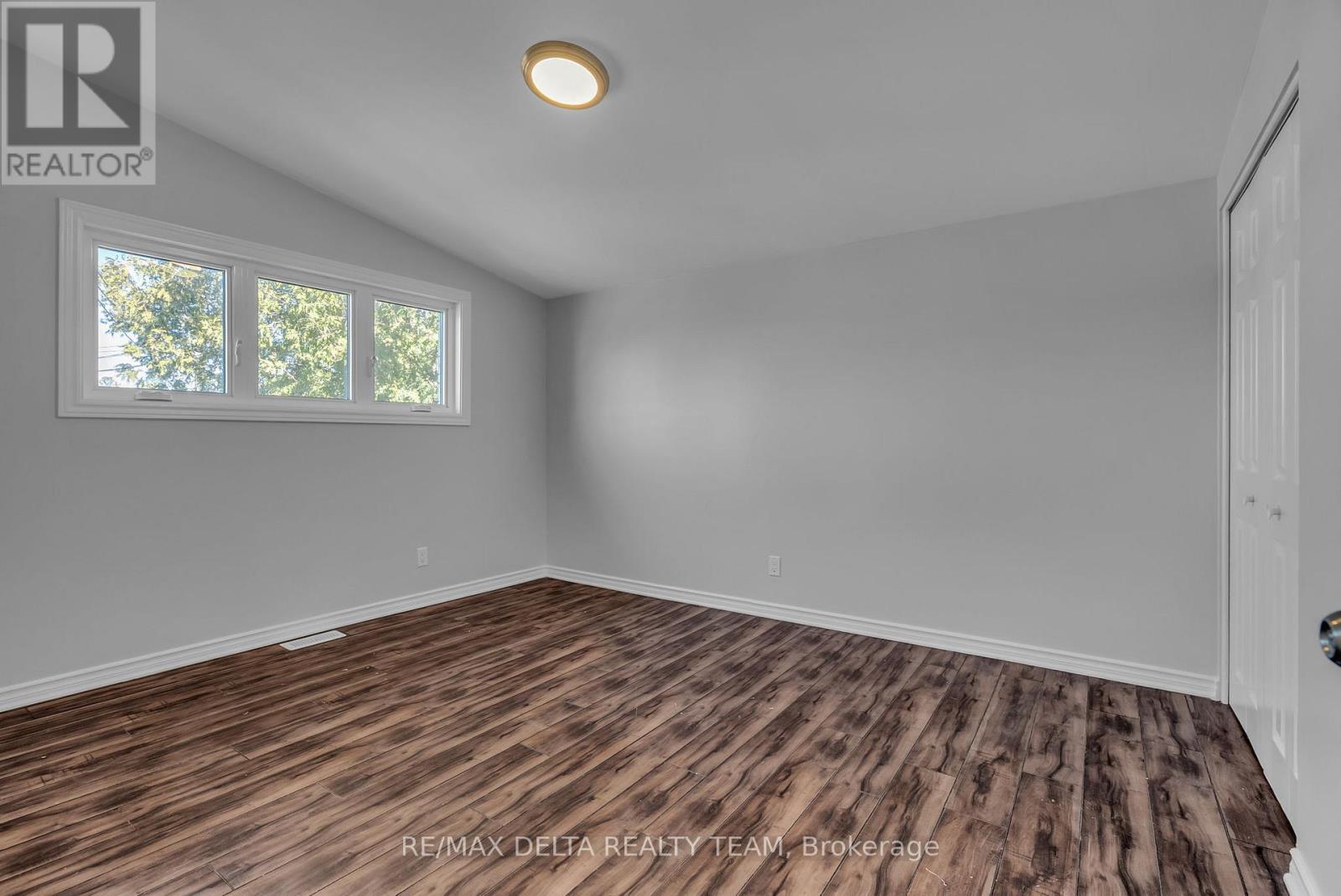 239 Tompkins Avenue, Ottawa, Ontario  K1E 1H1 - Photo 15 - X12030286