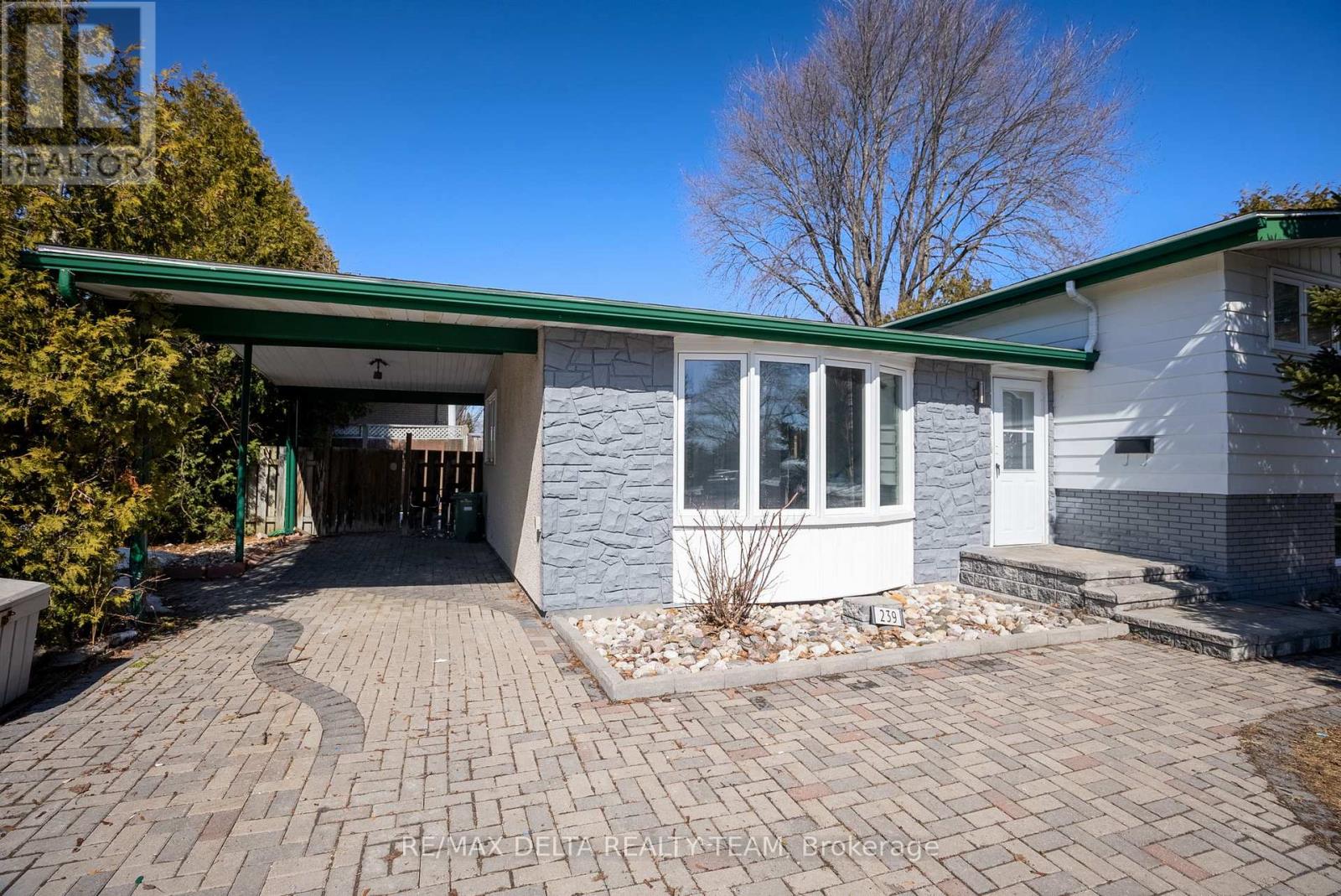 239 Tompkins Avenue, Ottawa, Ontario  K1E 1H1 - Photo 2 - X12030286