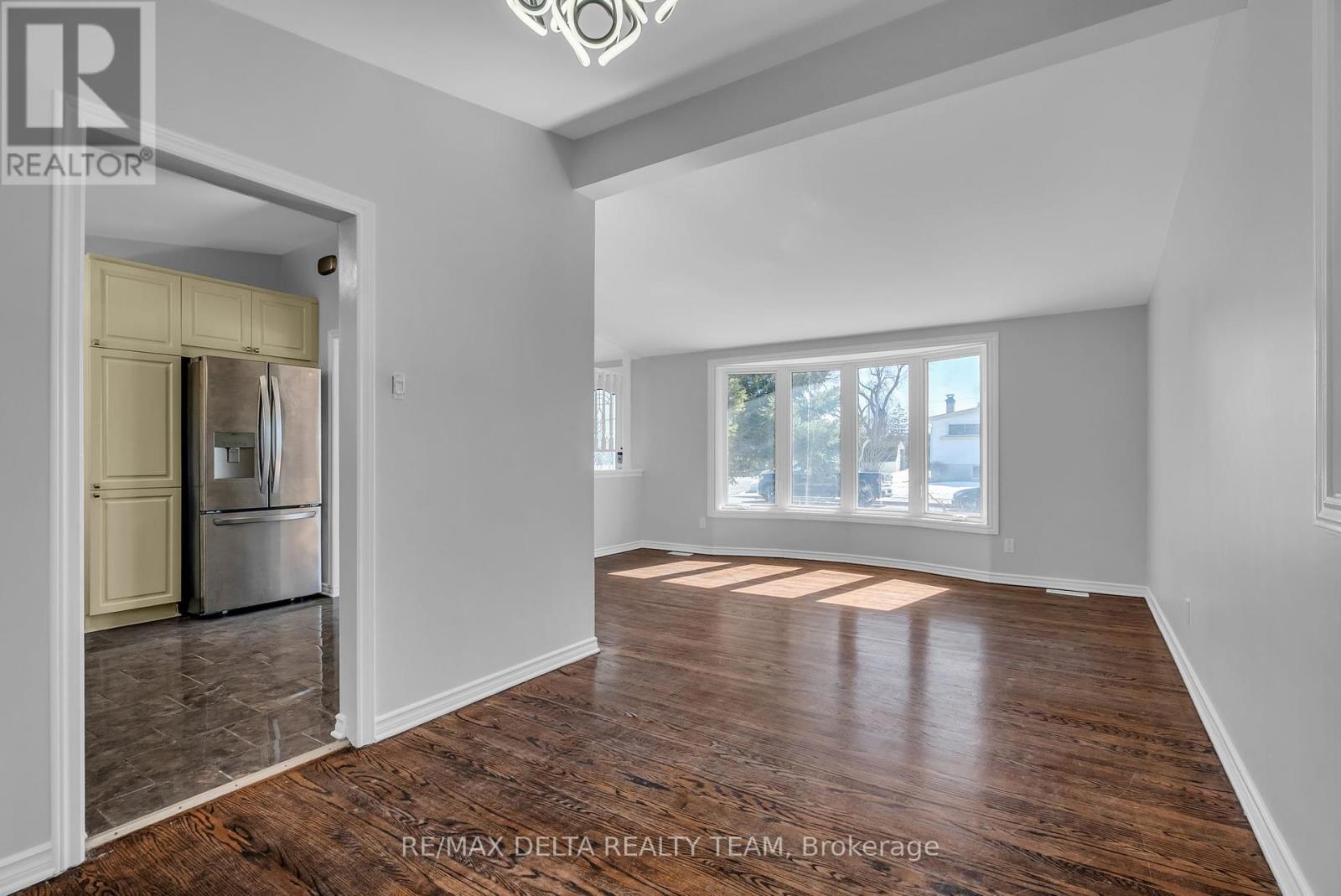 239 Tompkins Avenue, Ottawa, Ontario  K1E 1H1 - Photo 9 - X12030286
