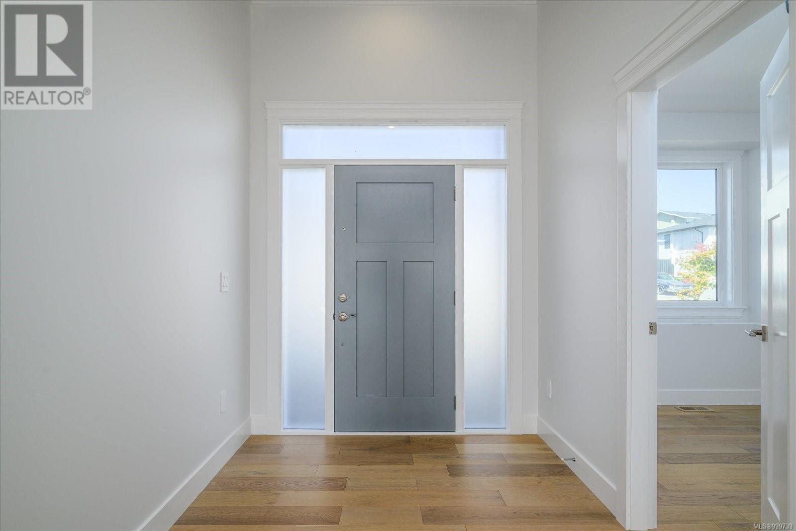 Property at 167 Golden Oaks Cres image 2