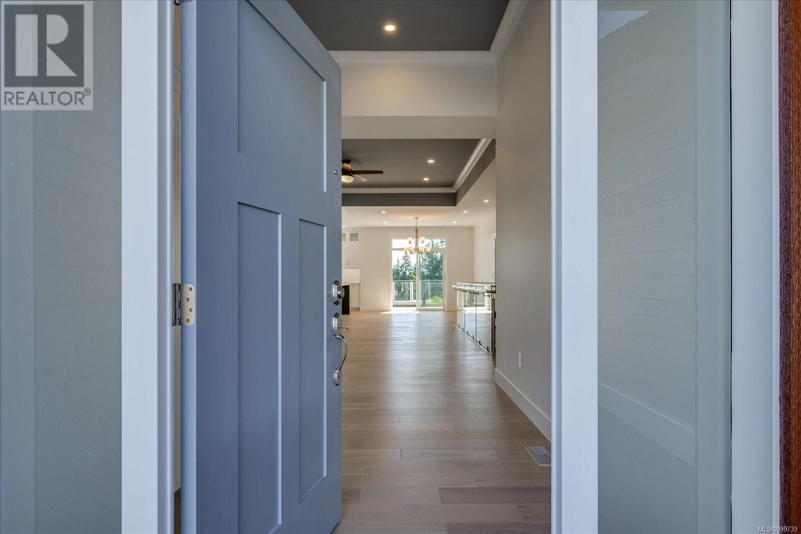 Property at 167 Golden Oaks Cres image 1