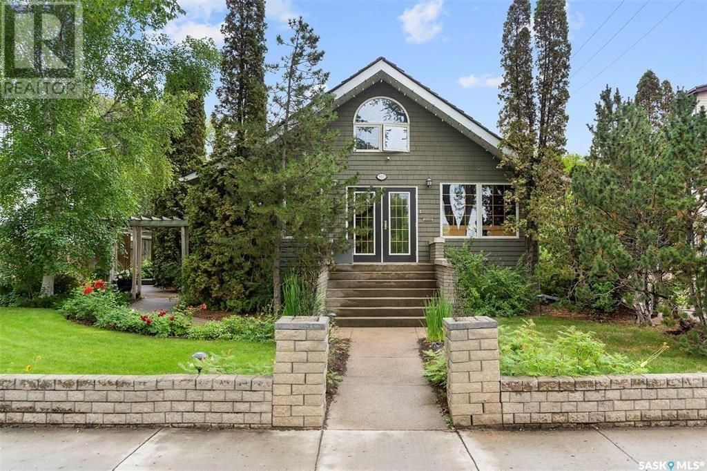 Property at 910 Queen STREET image 1