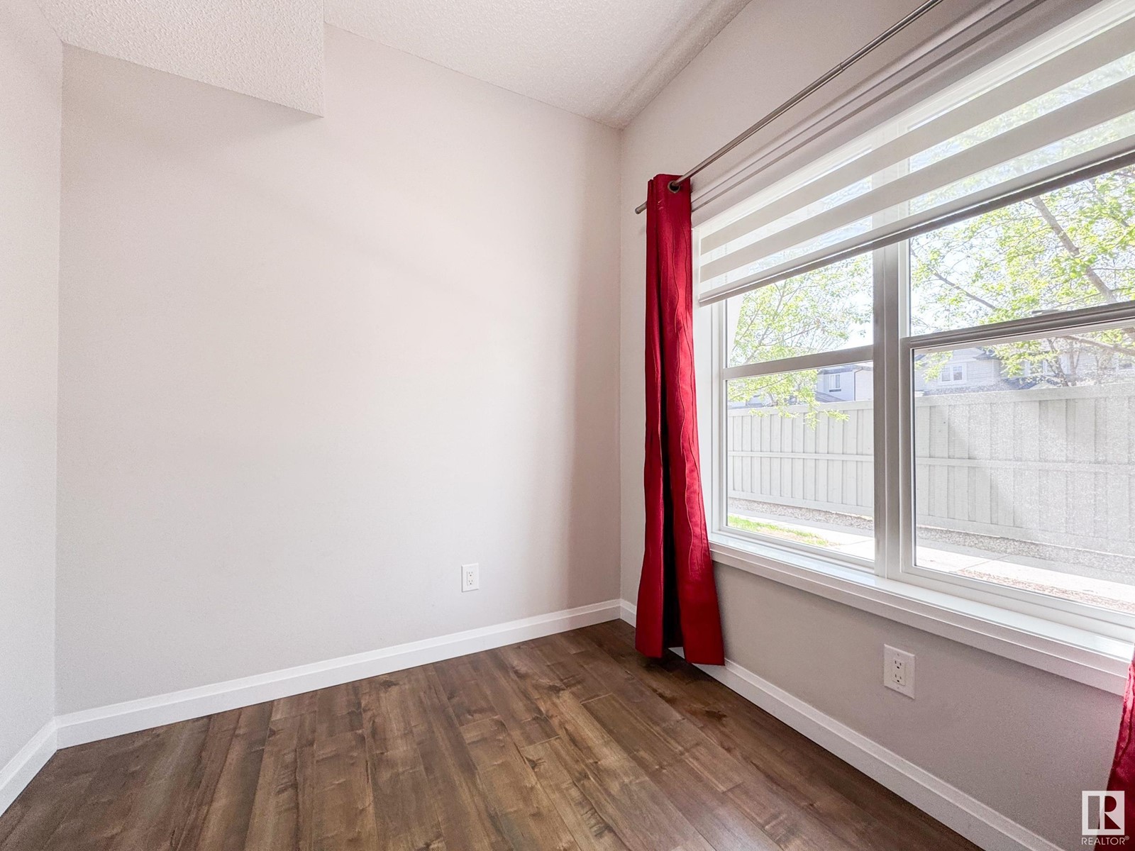 Property at #40 3710 ALLAN DR SW image 4