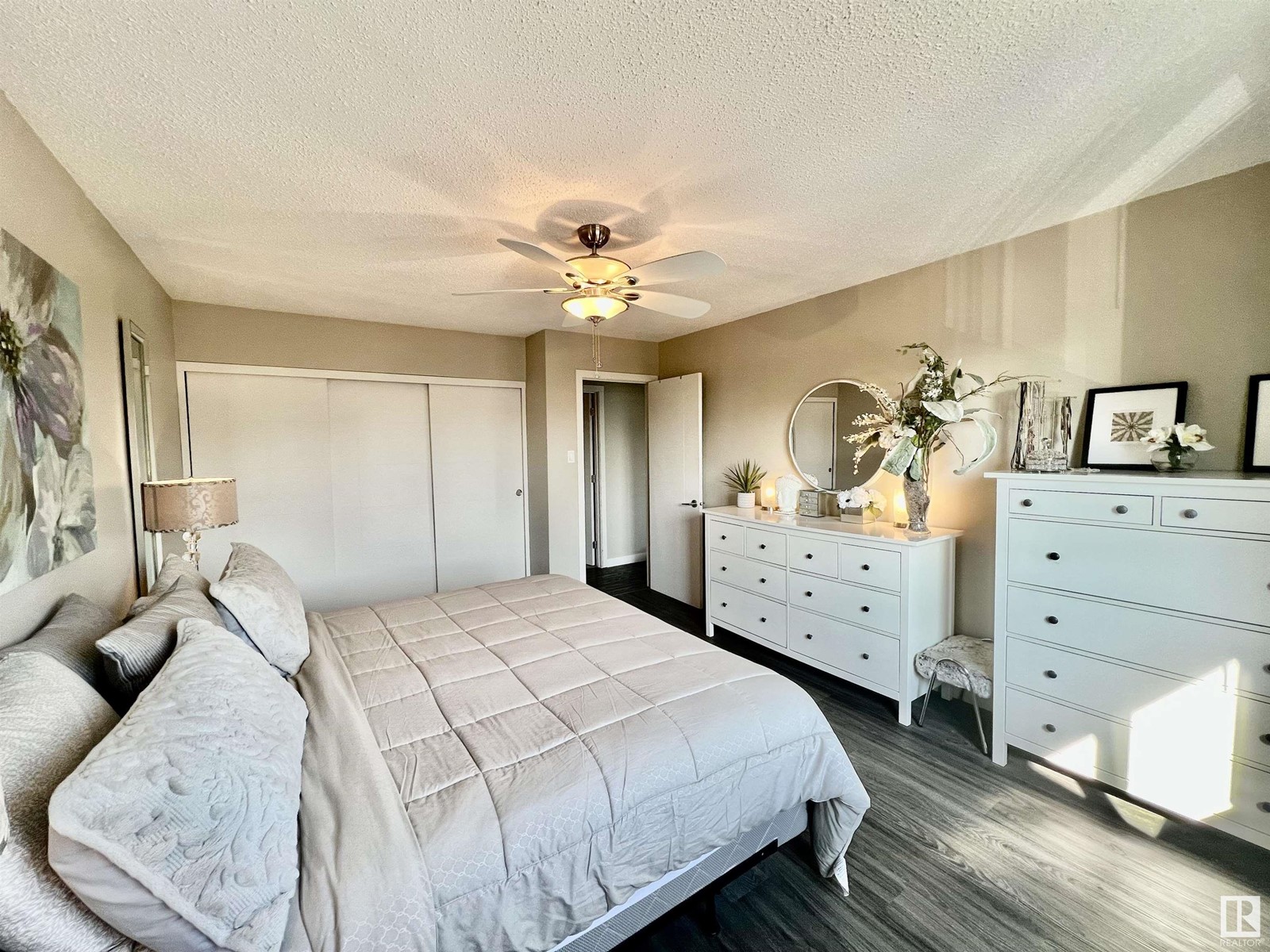 Property at #210 6103 35A AV NW image 4