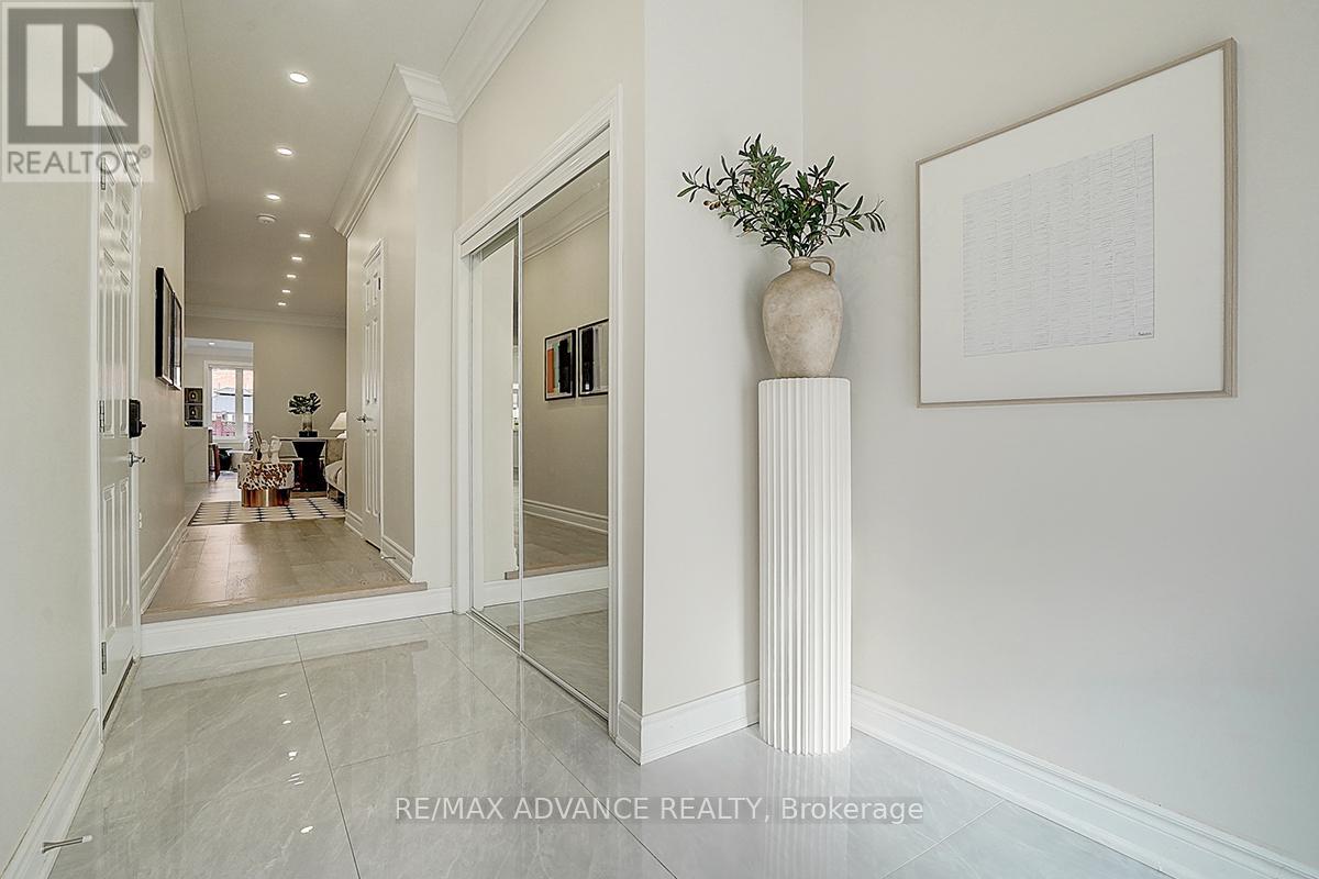 136 Laramie Crescent, Vaughan, Ontario  L6A 0R1 - Photo 2 - N12149661