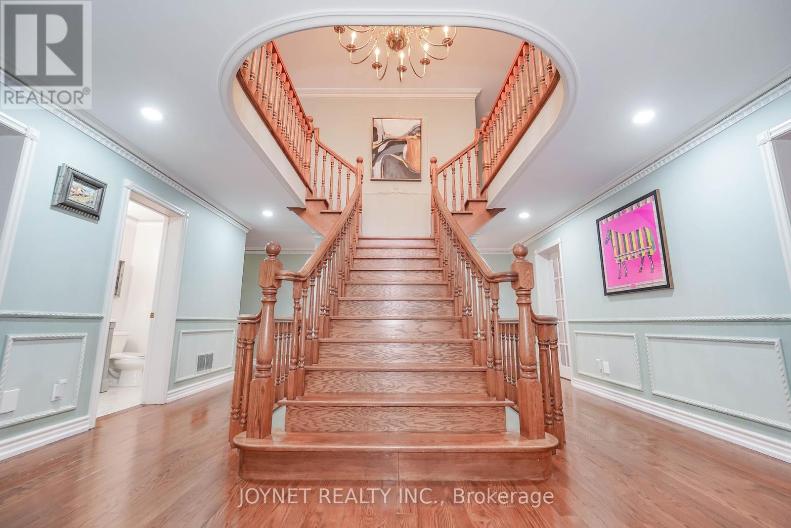 Property at 33 OATLANDS CRESCENT image 4