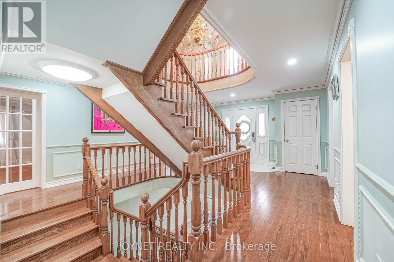 Property at 33 OATLANDS CRESCENT image 5