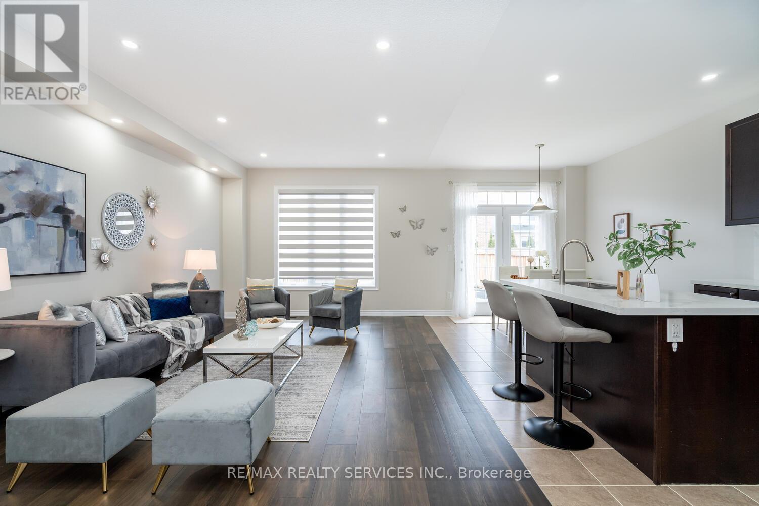Property at 25 MCCABE LANE image 2