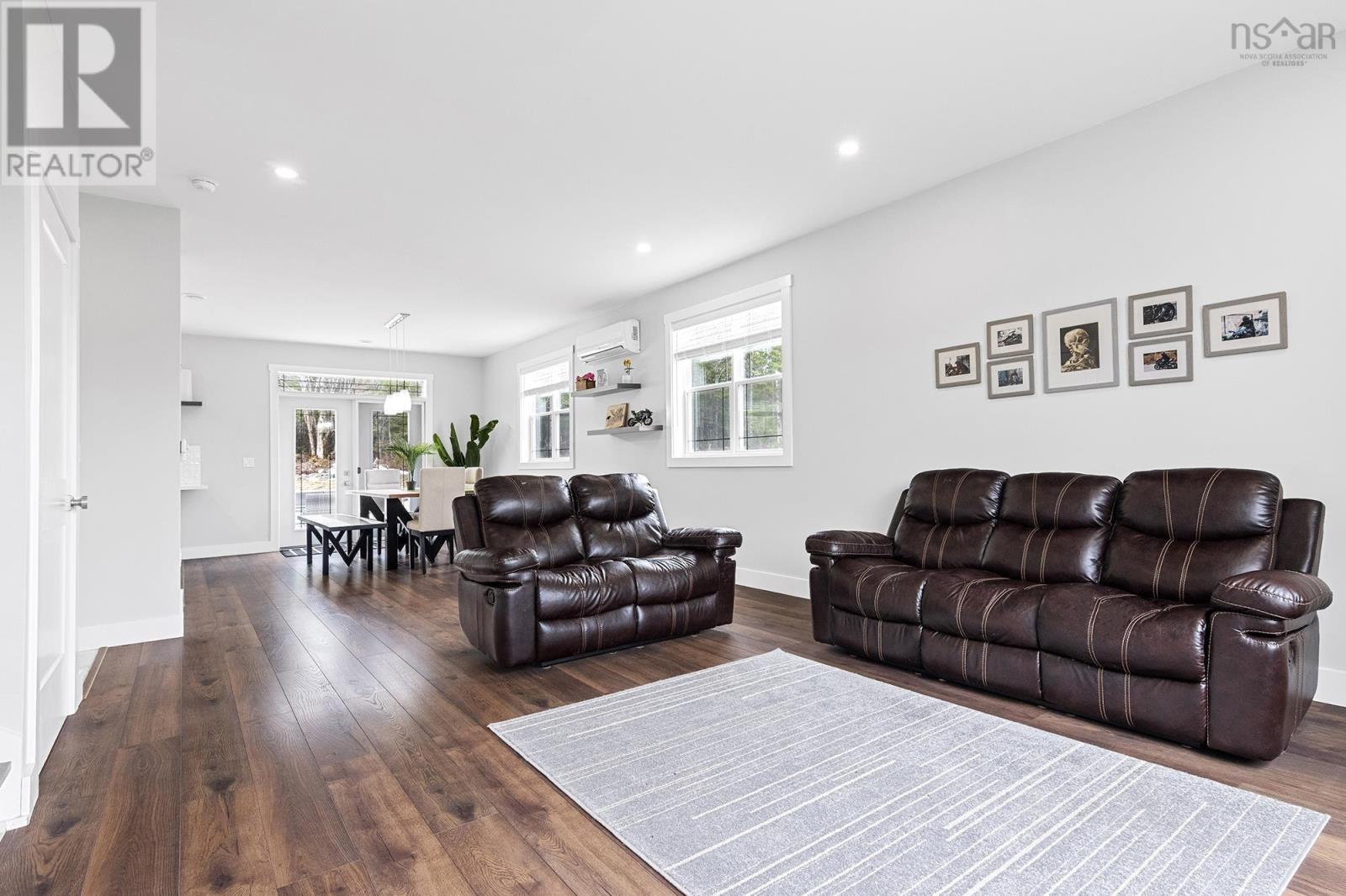 Property at 251 Notting Hill Drive image 4