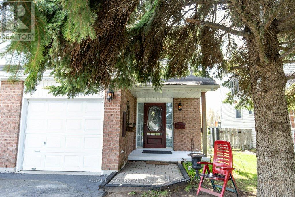 373 Malabar Drive, Kingston, Ontario  K7M 8X1 - Photo 3 - X12149878