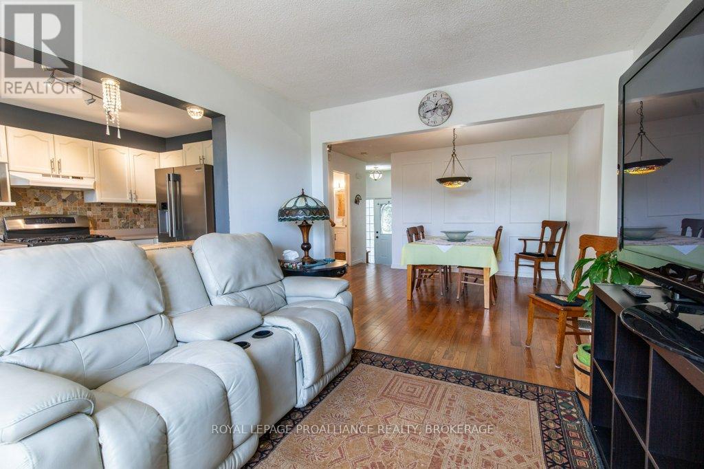 373 Malabar Drive, Kingston, Ontario  K7M 8X1 - Photo 9 - X12149878